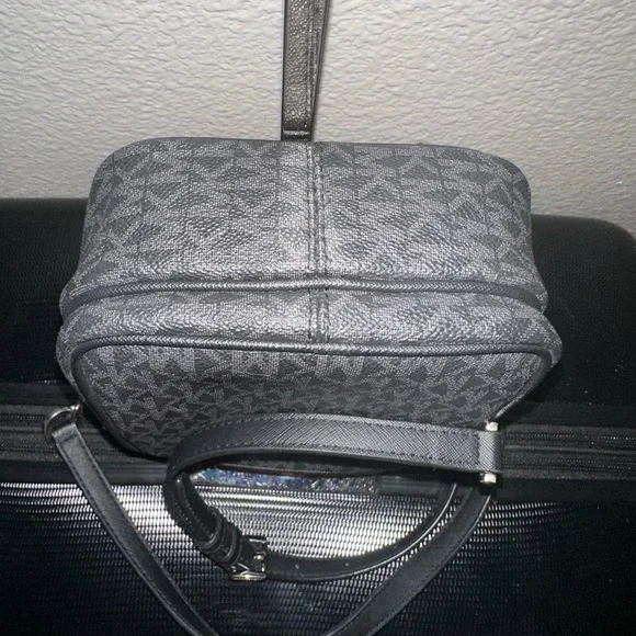 SOLD:  Jet Set Travel Medium Logo Crossbody Bag - Picture 6 of 8